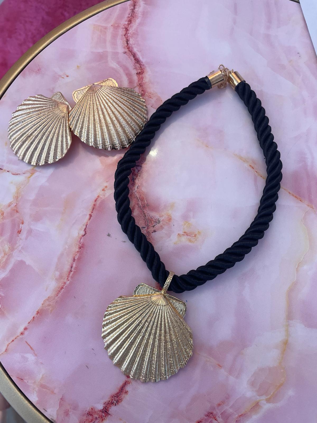 Jewellery nude Rope shell necklace & earrings 🐚 2 colours available